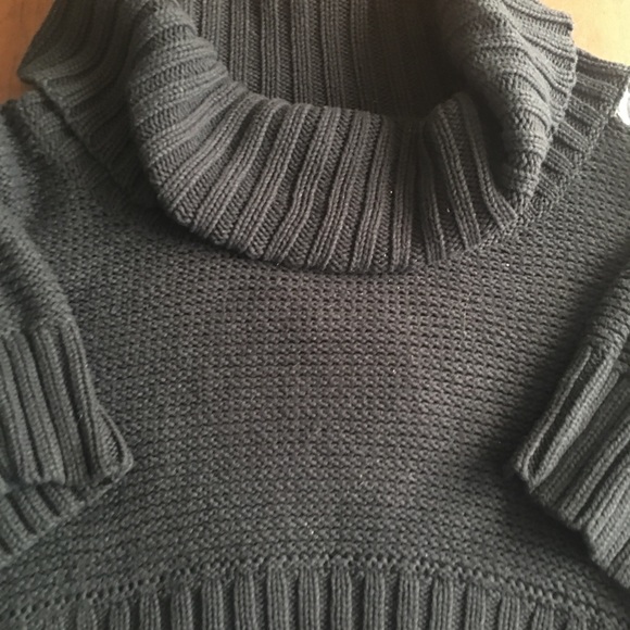 short sleeve turtleneck sweater with fabric back - Picture 2 of 5
